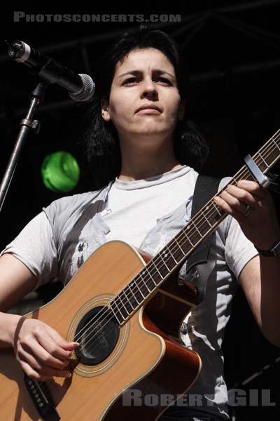 SOUAD MASSI - 2006-04-02 - PARIS - Place de la Republique - 